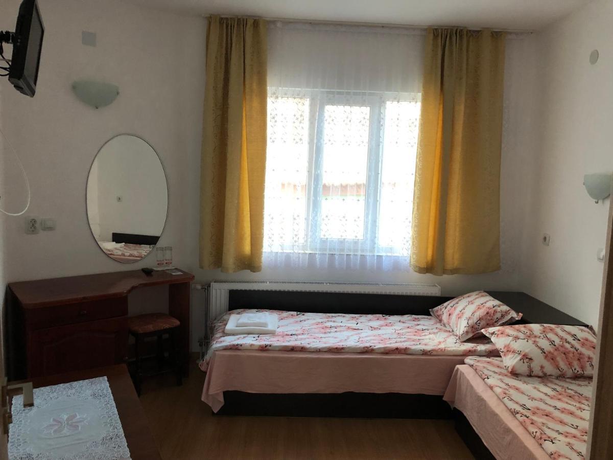 Family Hotel Panorama 서르니차 외부 사진