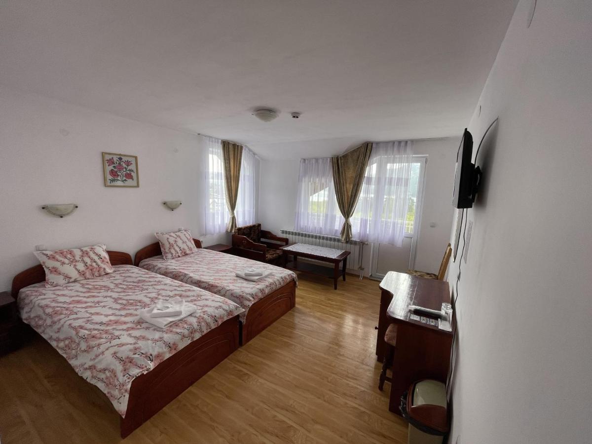 Family Hotel Panorama 서르니차 외부 사진