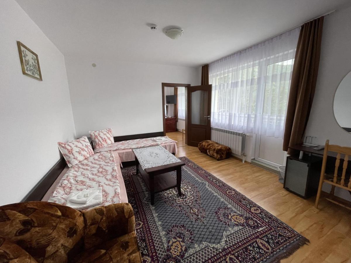 Family Hotel Panorama 서르니차 외부 사진