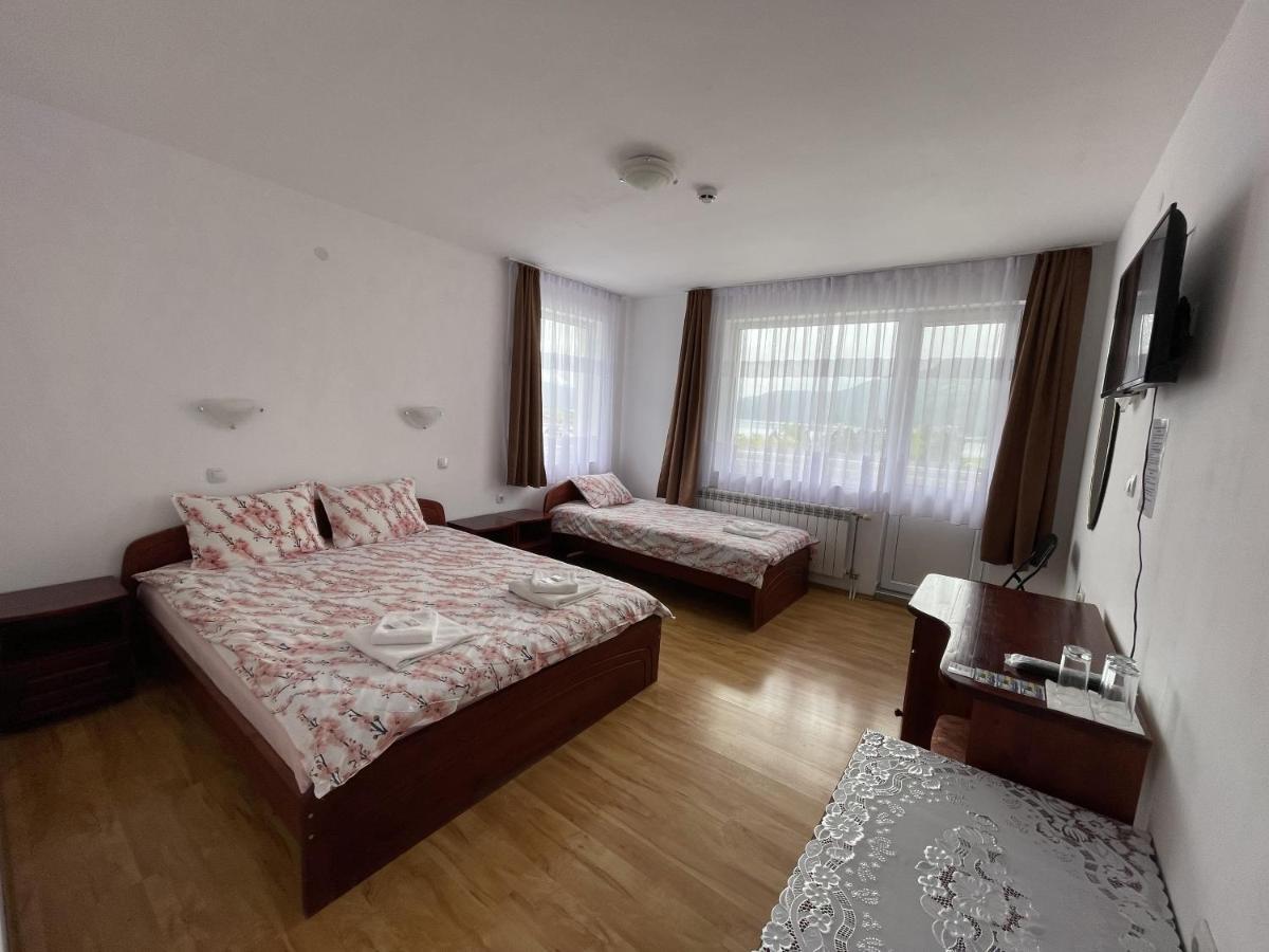 Family Hotel Panorama 서르니차 외부 사진