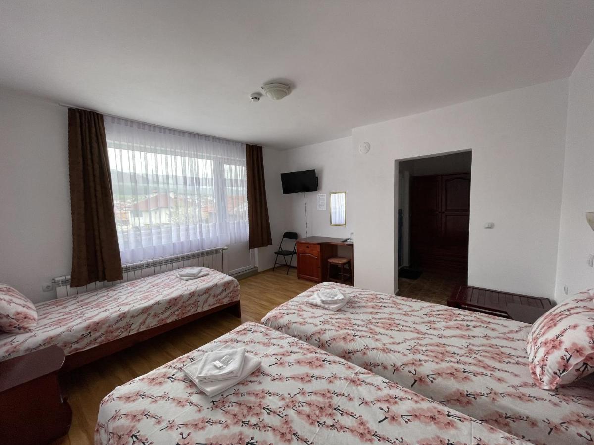 Family Hotel Panorama 서르니차 외부 사진