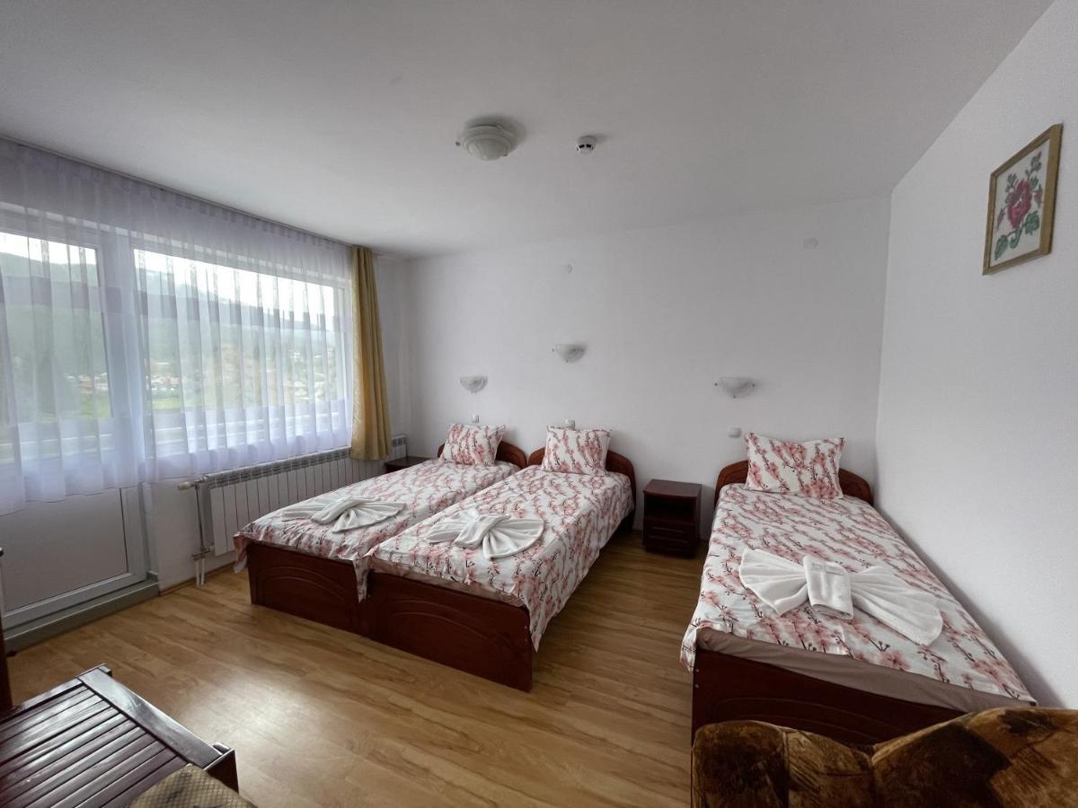 Family Hotel Panorama 서르니차 외부 사진
