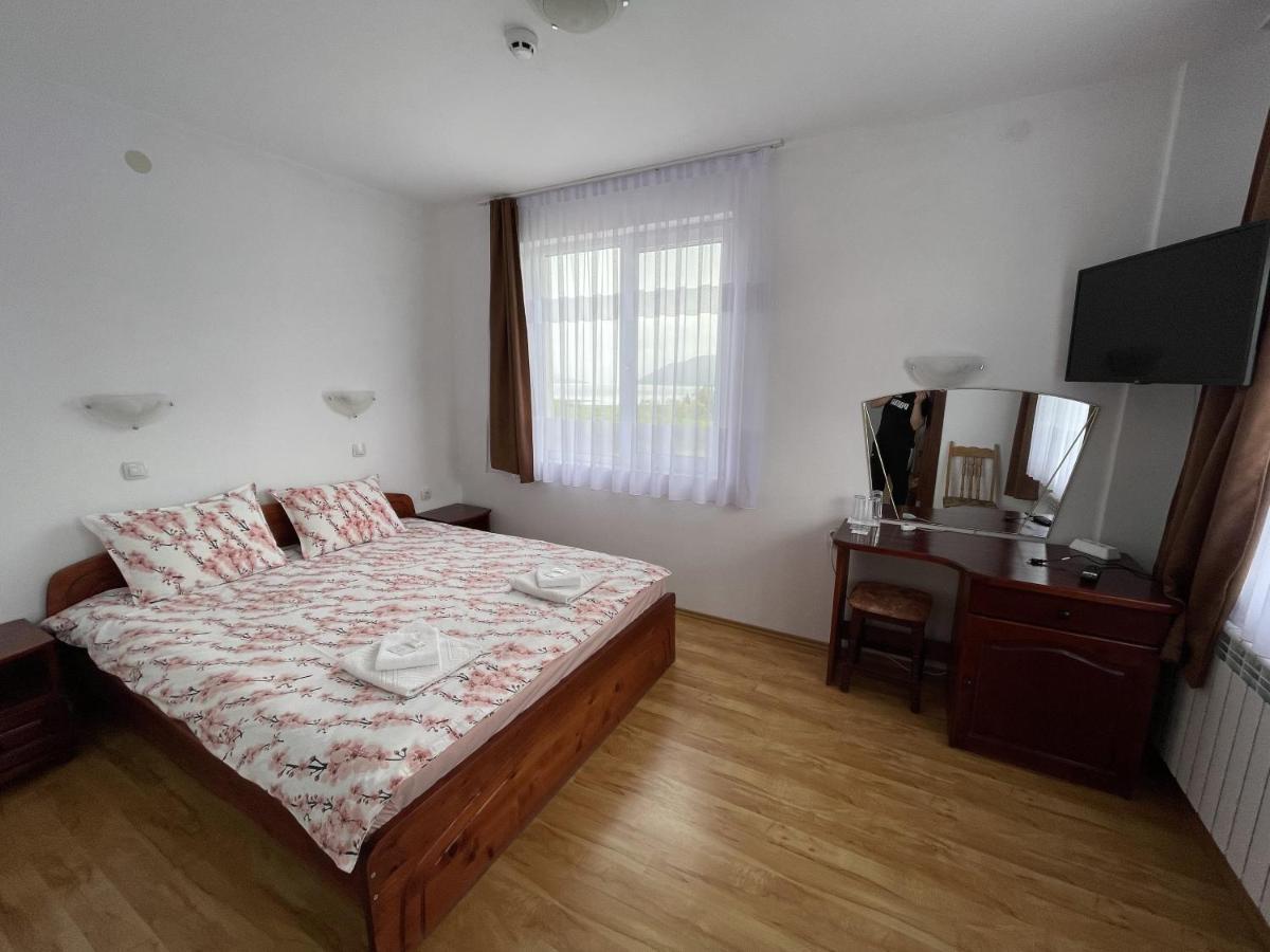 Family Hotel Panorama 서르니차 외부 사진