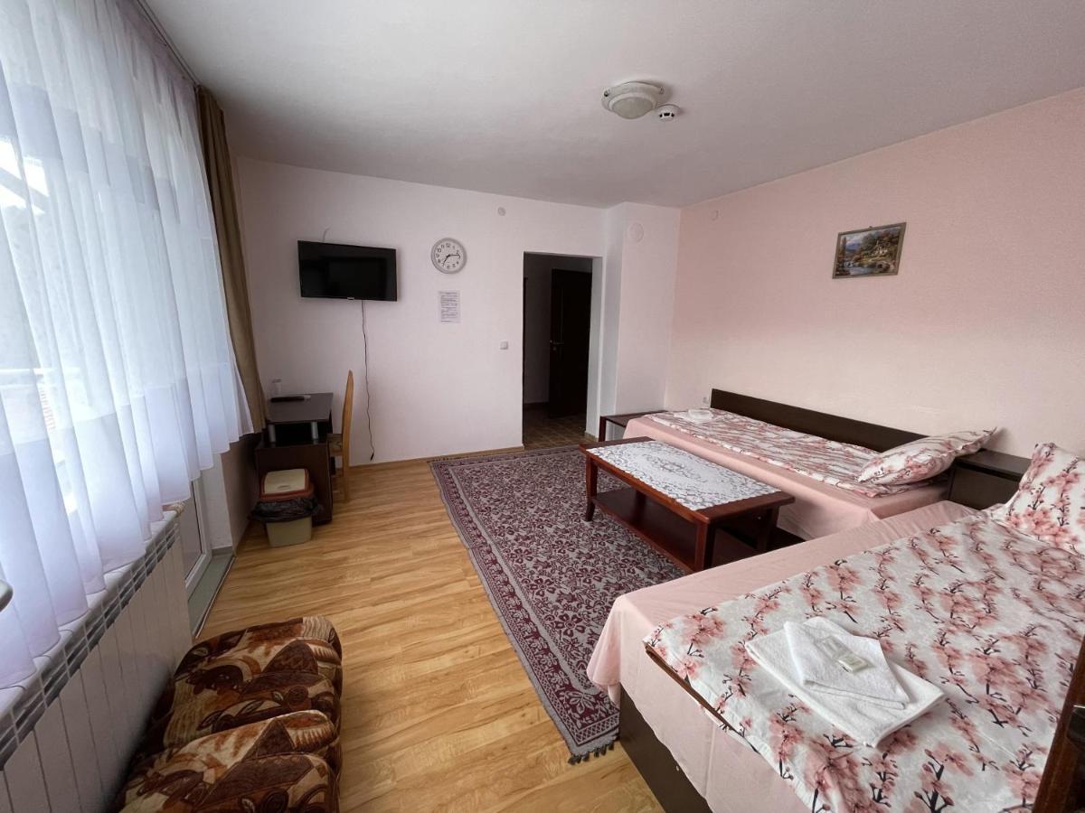 Family Hotel Panorama 서르니차 외부 사진
