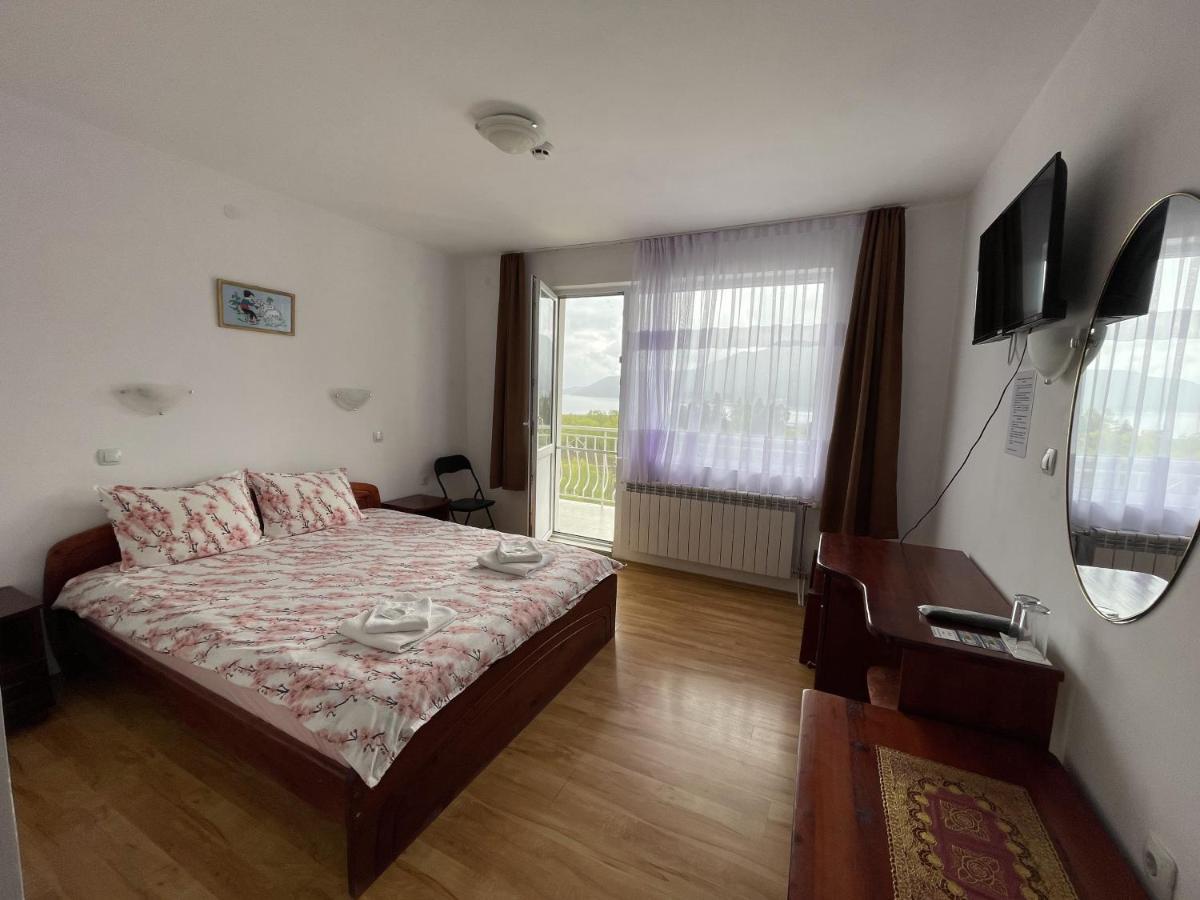 Family Hotel Panorama 서르니차 외부 사진
