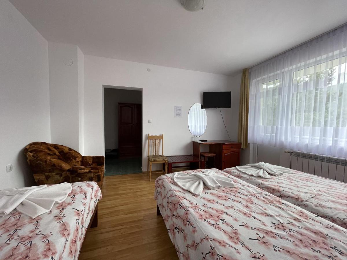 Family Hotel Panorama 서르니차 외부 사진