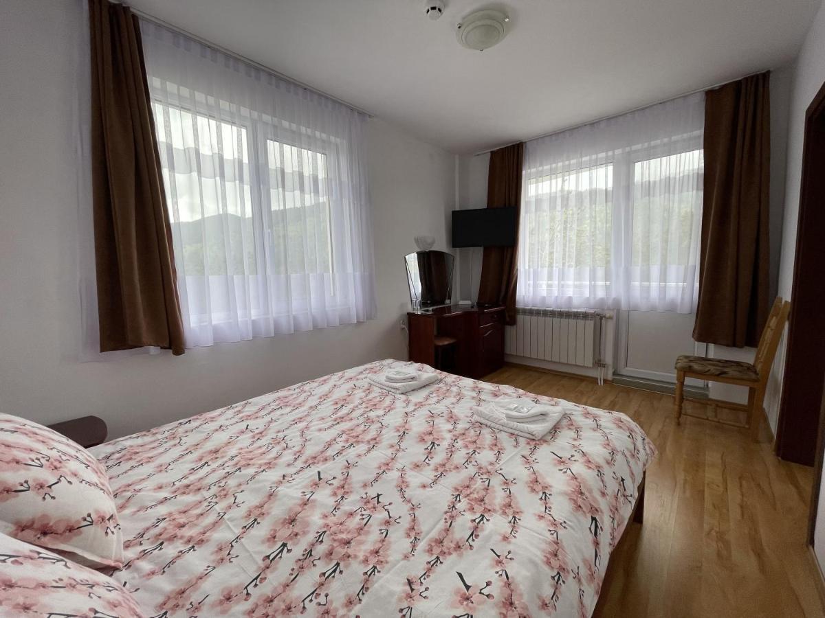 Family Hotel Panorama 서르니차 외부 사진