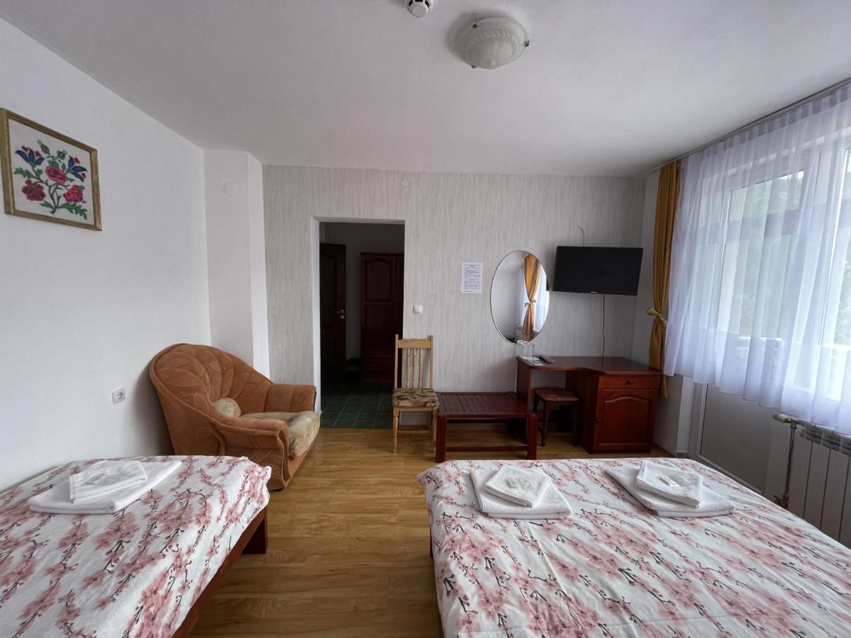 Family Hotel Panorama 서르니차 외부 사진
