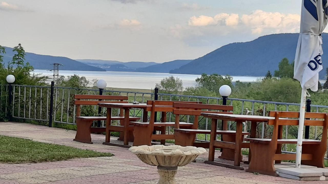 Family Hotel Panorama 서르니차 외부 사진