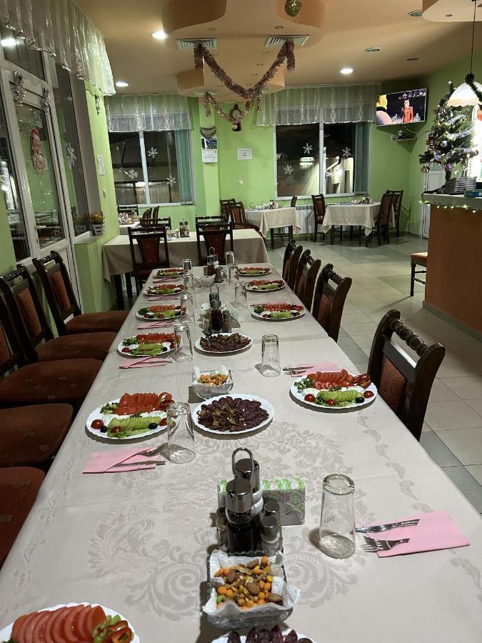 Family Hotel Panorama 서르니차 외부 사진