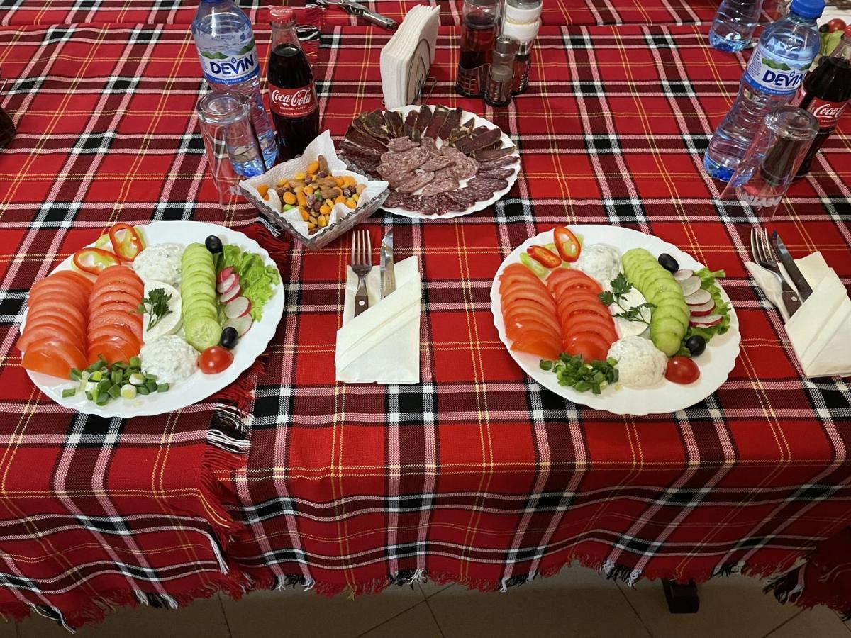 Family Hotel Panorama 서르니차 외부 사진