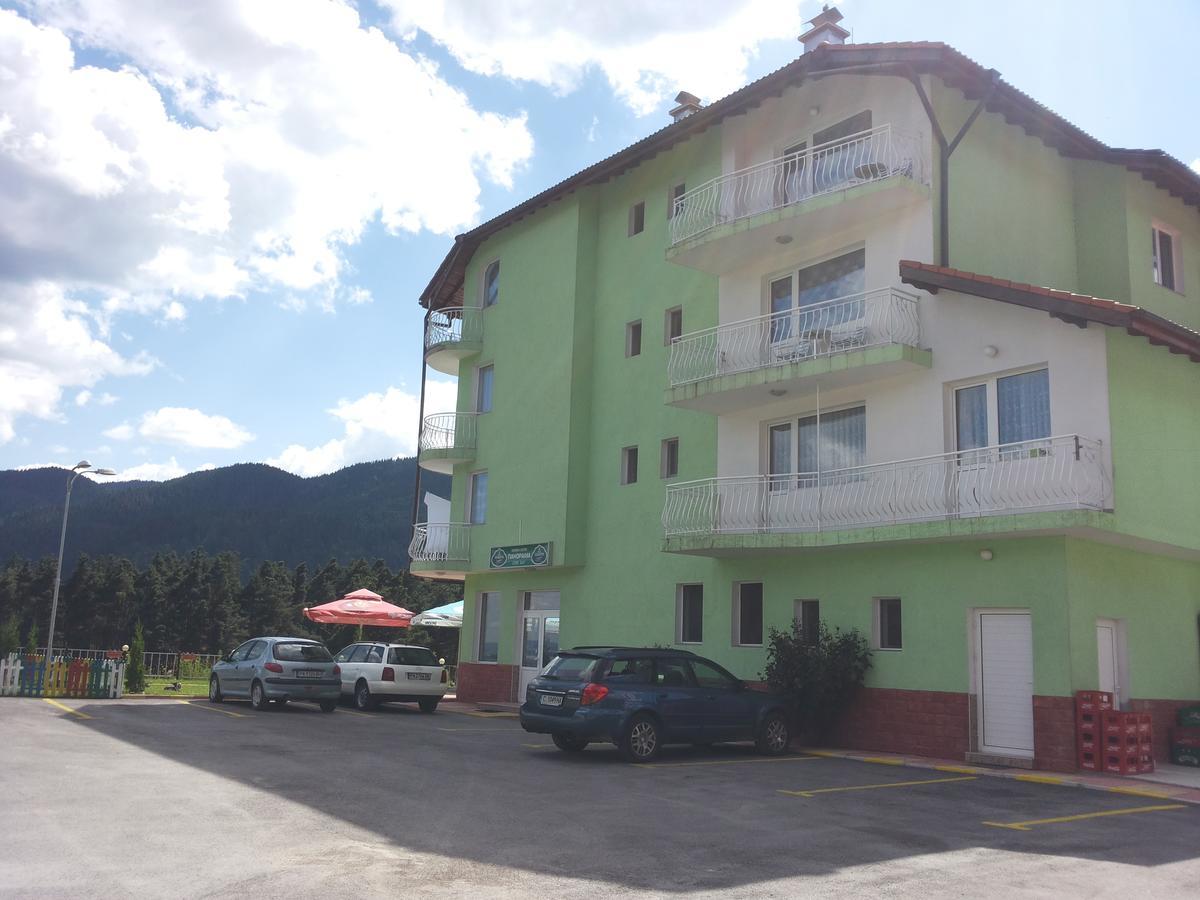 Family Hotel Panorama 서르니차 외부 사진