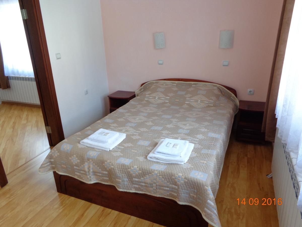 Family Hotel Panorama 서르니차 외부 사진