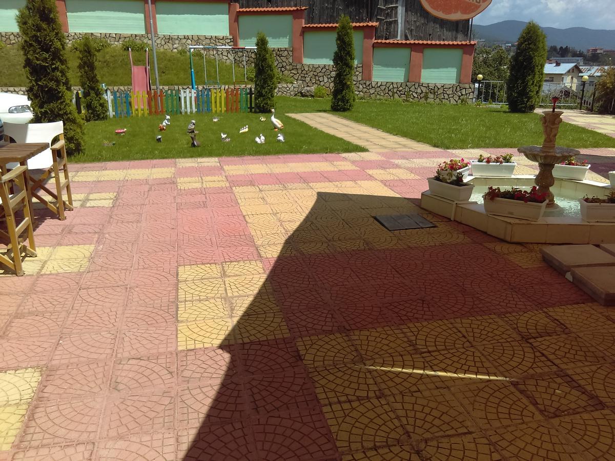 Family Hotel Panorama 서르니차 외부 사진