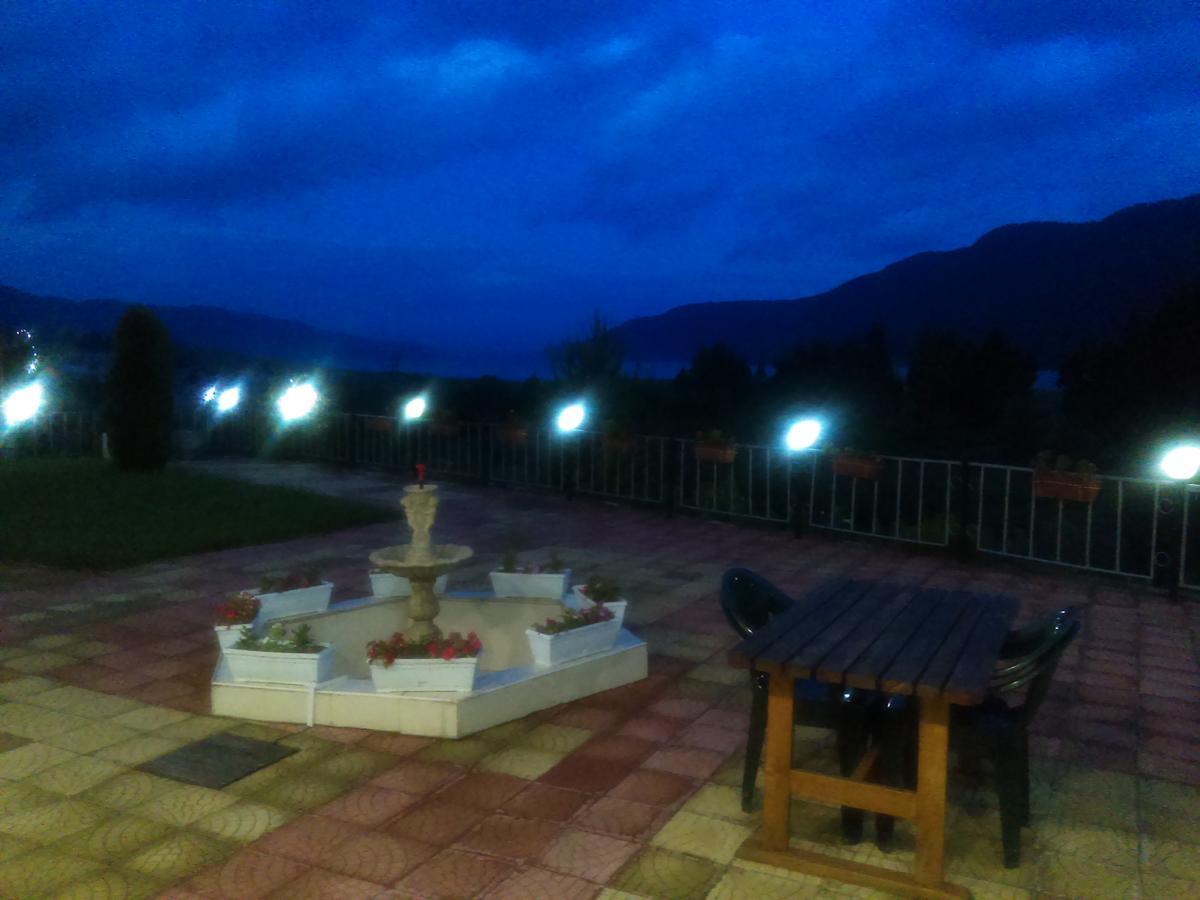 Family Hotel Panorama 서르니차 외부 사진